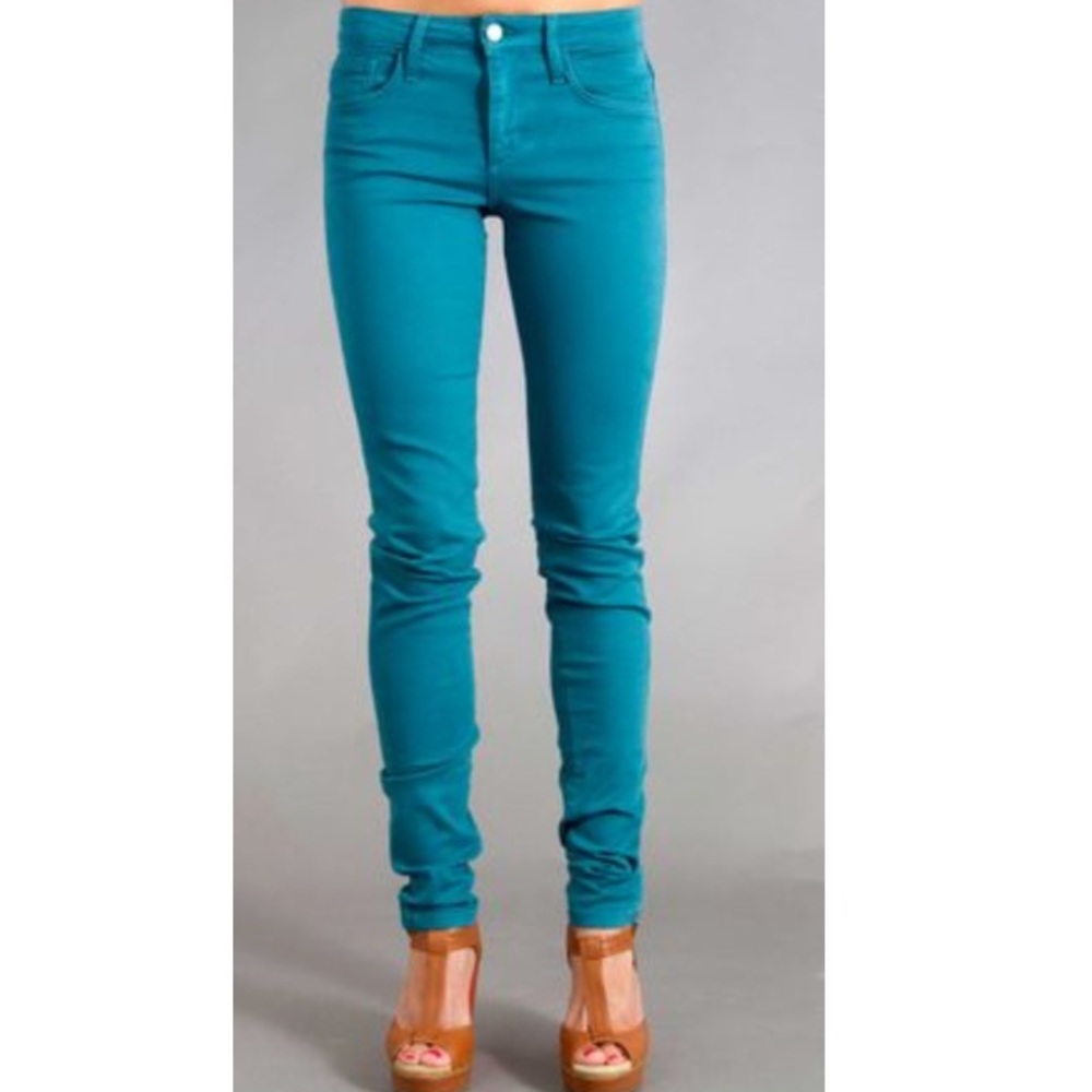 New Volcom Denim Jeans size 32 or 13 juniors